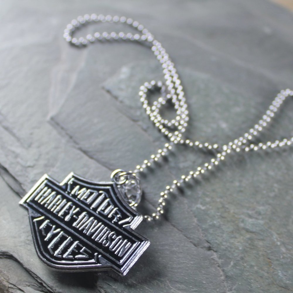HARLEY DAVIDSON Bar and Shield Metal Penda…